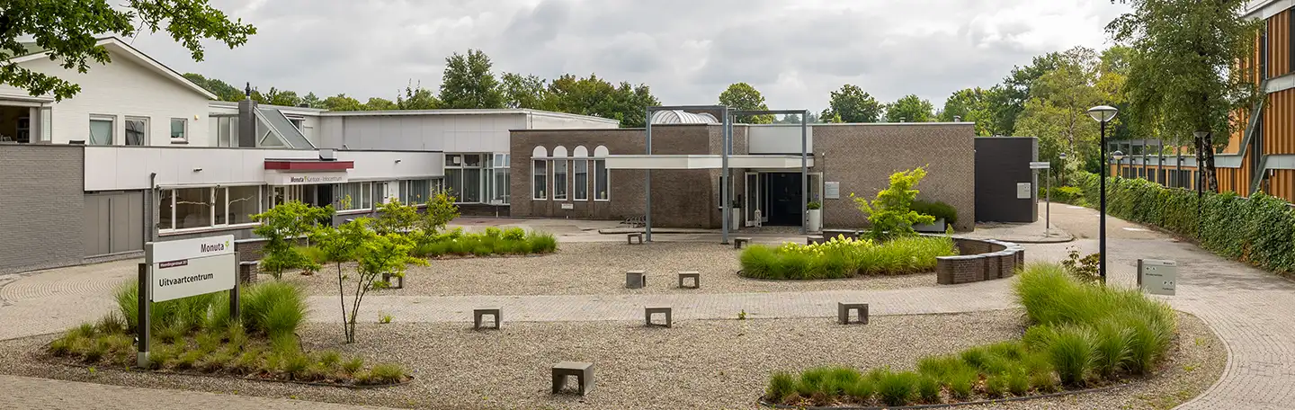 Monuta Emmen voorpagina