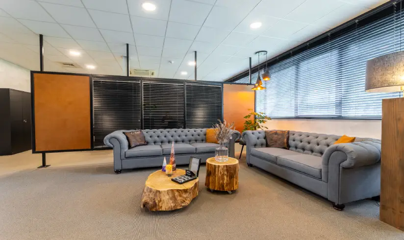 Monuta-Tilburg-uitvaartcentrum-loungekamer-2