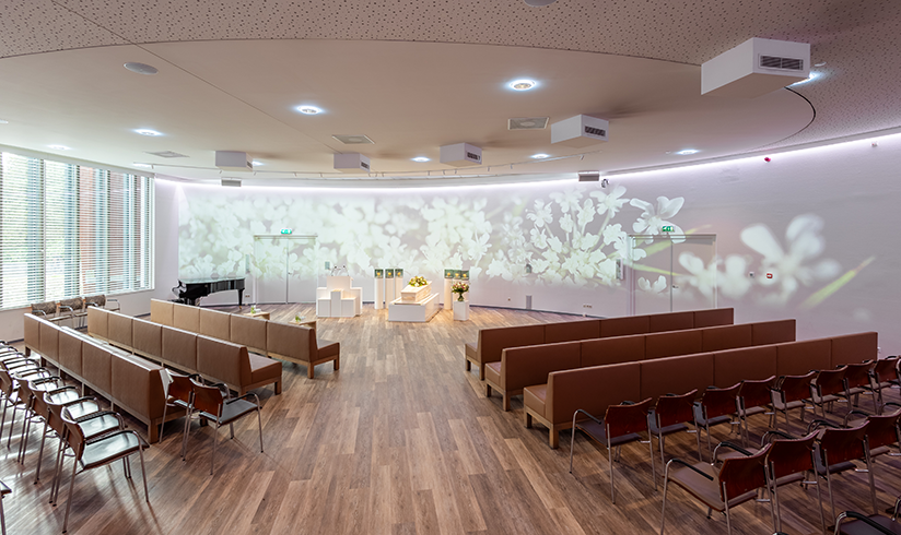 Monuta-Zoetermeer-crematorium-aula-slider.webp
