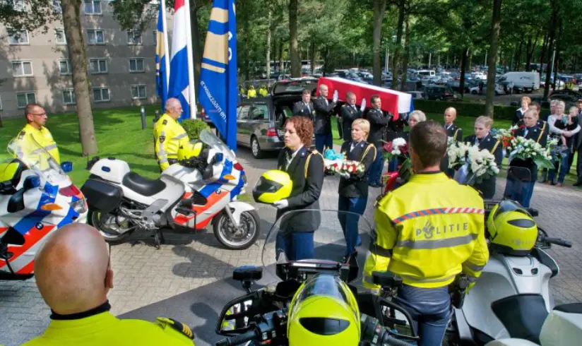 Politie uitvaart Expert Team Monuta