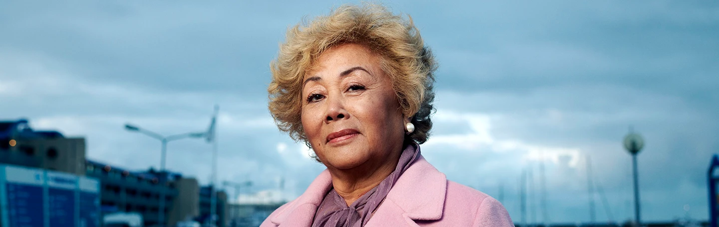 Portretfoto Indische vrouw op leeftijd