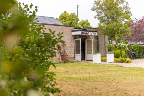 Monuta uitvaartcentrum Houten aula ingang