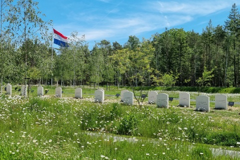 Nationale veteranenbegraafplaats Loenen Monuta graf